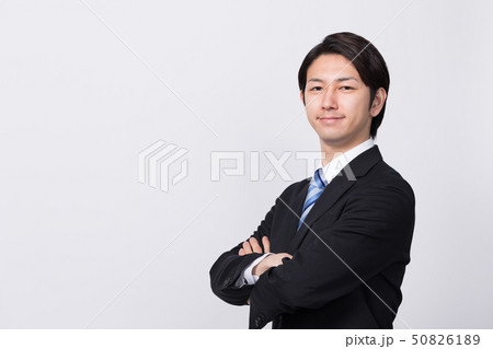 ビジネスマン 腕を組む ビジネスマン 腕を組む 50826189
