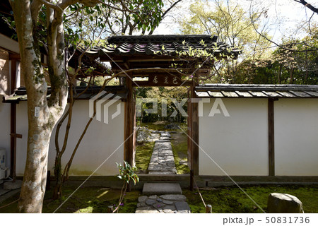 金福寺　芭蕉庵入口 50831736