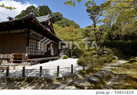金福寺 庭園と本堂 金福寺 庭園と本堂 50831829
