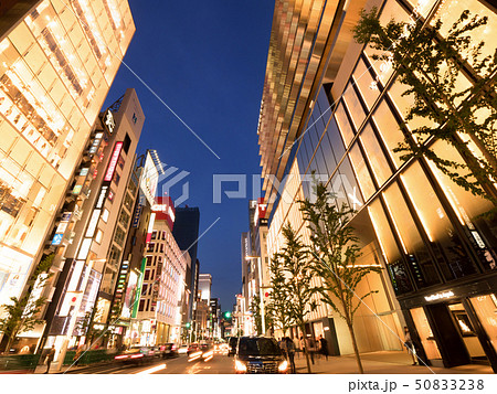 銀座シックスと中央通り 50833238