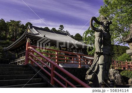 埼玉県日高市　聖天院　仁王尊と本堂 50834114