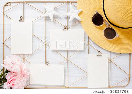 Top view set of note pad clip frame and summer hat 50837798