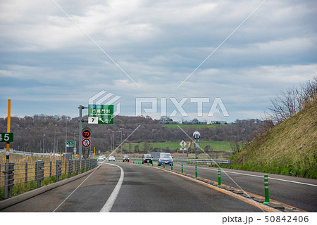 北海道 日高自動車道 もうすぐ日高門別インターチェンジの出口 北海道 日高自動車道 もうすぐ日高門別インターチェンジの出口 50842406