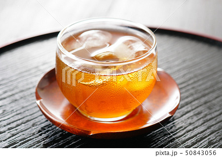 冷たい麦茶 50843056