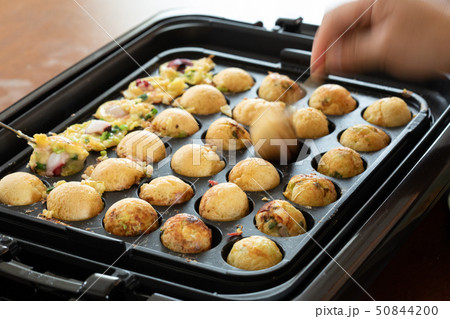おうちのホットプレートでたこ焼き作り 50844200