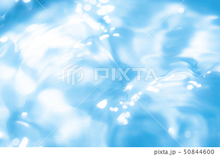 水の泡・水面・水中・水の素材。健康や医療、環境やライフスタイル、飲料。1/fゆらぎ。 50844600