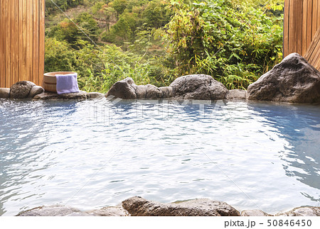 露天風呂　温泉イメージ　コバルトブルーの湯　 50846450