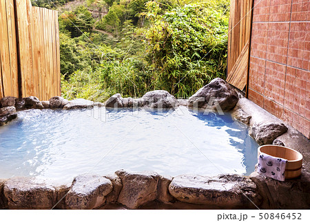 絶景露天風呂　温泉イメージ　コバルトブルーの湯　 50846452