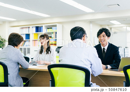 窓口 営業 相談 契約 説明 販売 運用 相続 投資 50847610