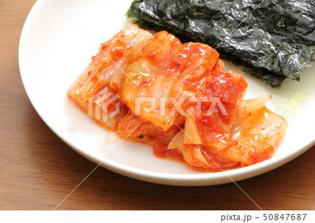 キムチ(白菜キムチ)と韓国海苔。 50847687