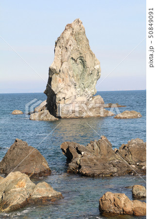 日本最古の島沼島の上立神岩 50849091