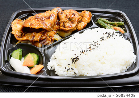 おいしい豚ロース肉しょうが焼き弁当 50854408