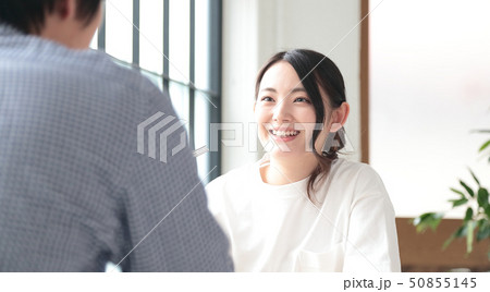 食事をする彼氏と彼女のイメージ 食事をする彼氏と彼女のイメージ 50855145