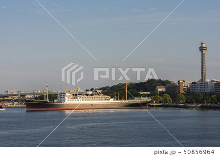 横浜港と氷川丸 50856964