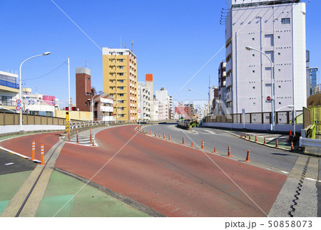 言問通りの寛永寺陸橋の風景（東京都台東区） 50858073