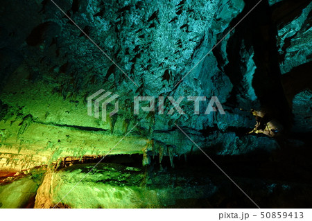 面不動鍾乳洞内部 50859413