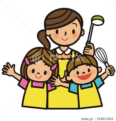 料理をする母と子供達 50862084
