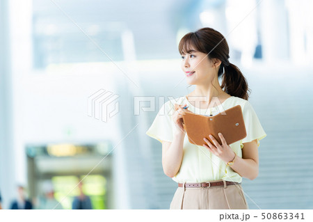 女性社員　ビジネスウーマン  ビジネスイメージ  働く女性 50863341