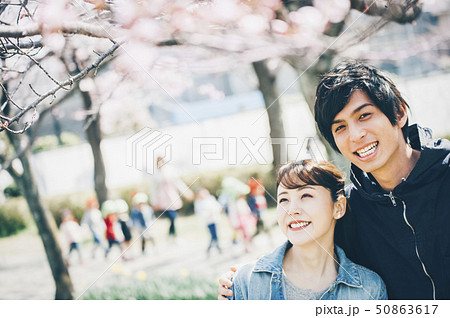 桜　春　カップル　夫婦 50863617