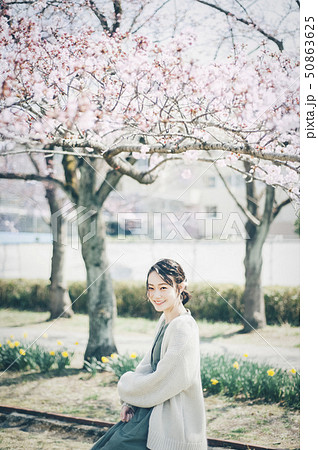 桜　春　女性ポートレート 50863625