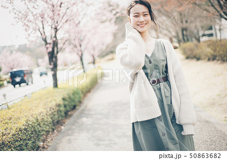 春　女性ポートレート 50863682