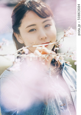 桜　春　女性ポートレート 50863684