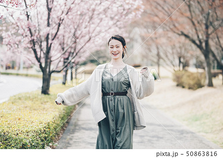 春　女性ポートレート 50863816