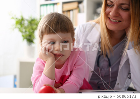 Cute little girl visiting family doctor office 50865173