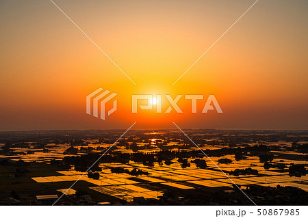 《富山県》富山の絶景・広大な水田に映る夕景 50867985