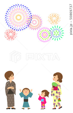 浴衣で打ち上げ花火を見る親子　01 50869737