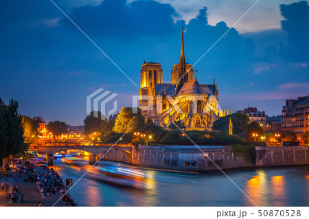 Notre Dame de Paris at night 50870528