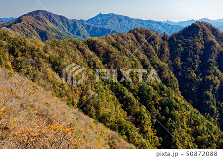 鬼ヶ岳から見る御坂山地の山並み 50872088