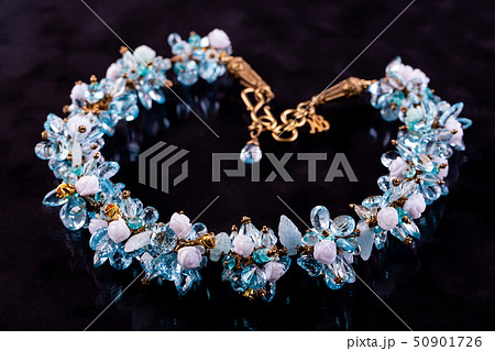 A Sapfirinovy necklace with topaz on a black  50901726