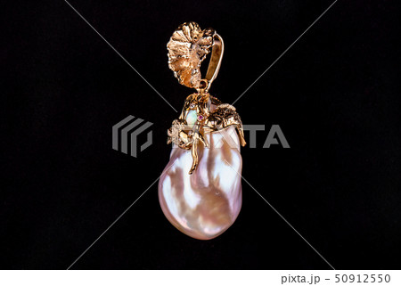 A graceful drop of pearls of baroque in an author A graceful drop of pearls of baroque in an author 50912550