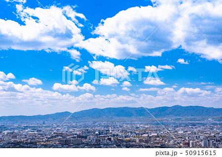 京都府 京都市街を一望 青い空白い雲の写真素材