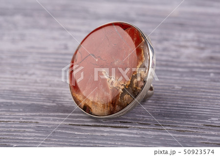Very large stone of ideal round shape draws Very large stone of ideal round shape draws 50923574
