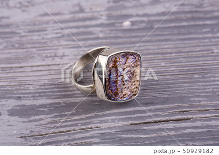 The exclusive ring with nacre is made of the polis 50929182