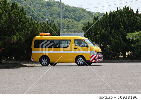高速道路のパトロールカー 50938196