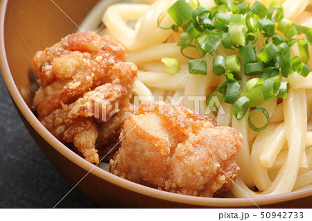 ぶっかけうどん(冷)のトッピング、鶏(モモ肉)の唐揚げ。 50942733