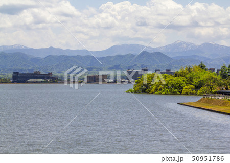 石川県　加賀市　柴山潟からの白山の山並み 50951786
