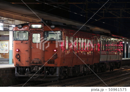 新津駅に停車中の磐越西線キハ47(首都圏色) 新津駅に停車中の磐越西線キハ47(首都圏色) 50961575