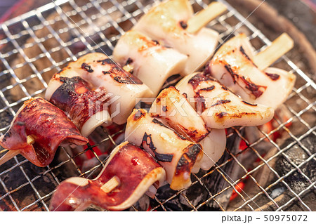 イカ_炭火焼き（炭焼き・網焼き・七輪・一人・宅飲み・バーベキュー・BBQ・焼肉・牛肉 50975072