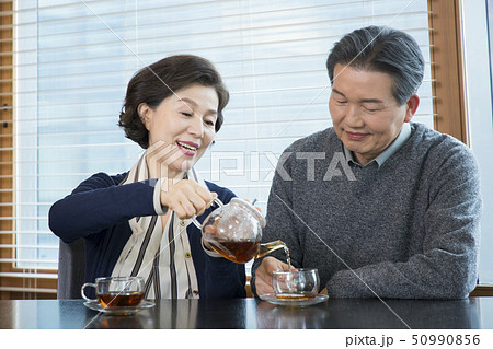 Portrait of senior couple 231 50990856