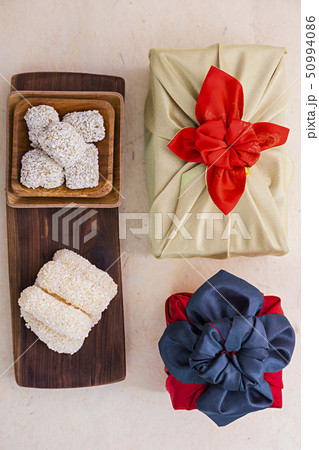 Korean traditional wrapping cloth, refreshments and greeting card 109 50994086