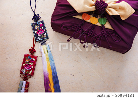Korean traditional wrapping cloth, refreshments and greeting card 097 50994131