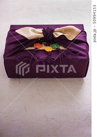 Korean traditional wrapping cloth, refreshments and greeting card 086 50994153