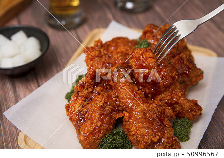 Korean style chicken and beer, delicious fried or spicy sauce chicken with cool beer 047 Korean style chicken and beer, delicious fried or spicy sauce chicken with cool beer 047 50996567