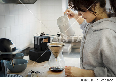 女性 ライフスタイル コーヒー 女性 ライフスタイル コーヒー 51054822