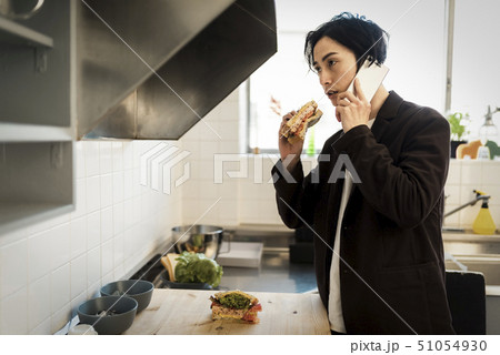 男性　ライフスタイル　朝食 51054930