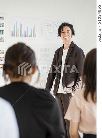 ビジネス　ミーティング 51054995